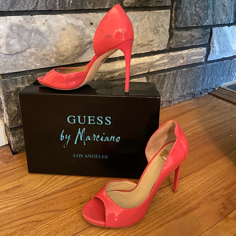 GUESS BY MARCIANO coral pump